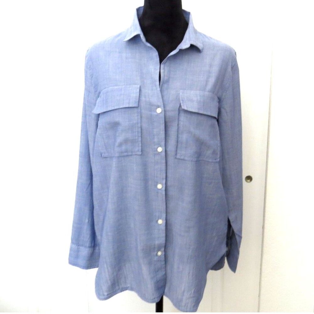 GAP Women's Drapey Utility Shirt Size M Blue Button Down Chambray Look EUC